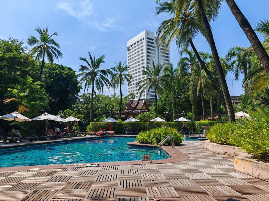 independent hotel in bangkok swimming pool during low season